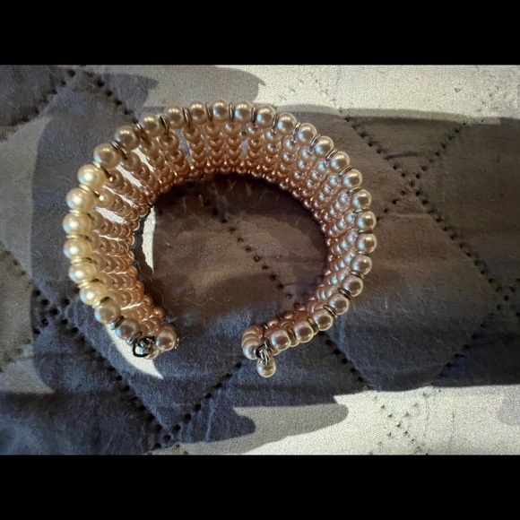 Pearl bracelet with hint of purple tint - Picture 2 of 4